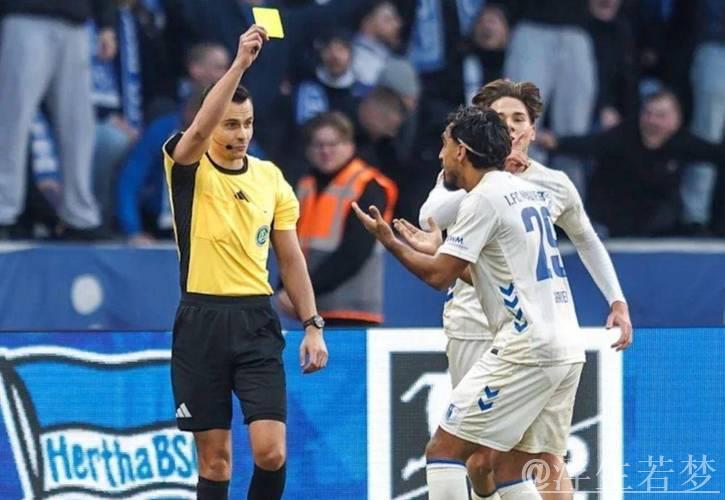 球员庆祝跳广告牌跌入深坑:纳粹时期遗留的地下设施显现 球员庆祝跳广告牌跌入深坑:纳粹时期遗留的地下设施显现